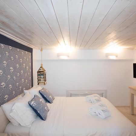 אורנוס Blue, White And Grey Suites מראה חיצוני תמונה