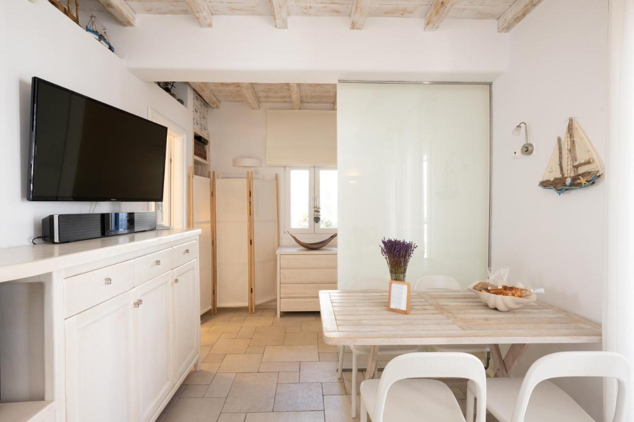 אורנוס Blue, White And Grey Suites מראה חיצוני תמונה