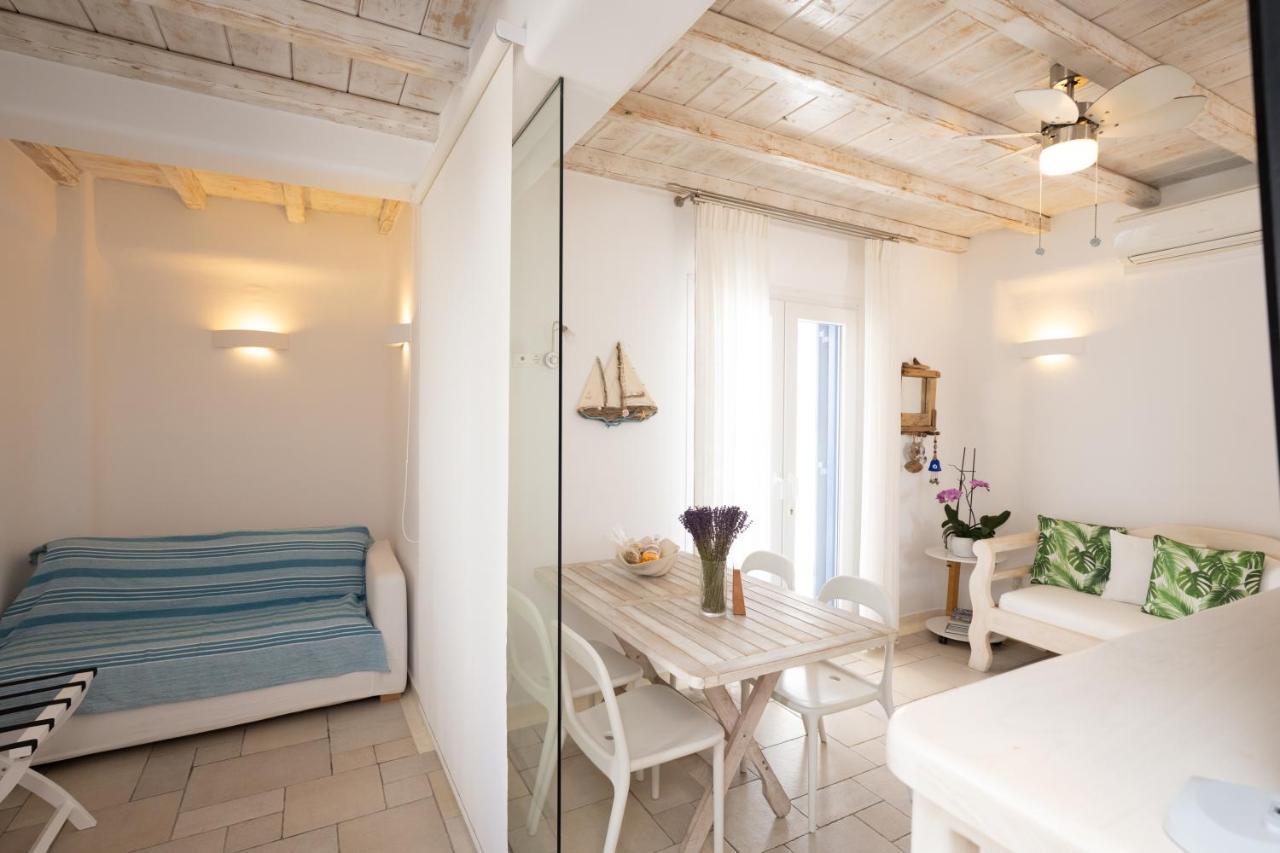 אורנוס Blue, White And Grey Suites מראה חיצוני תמונה
