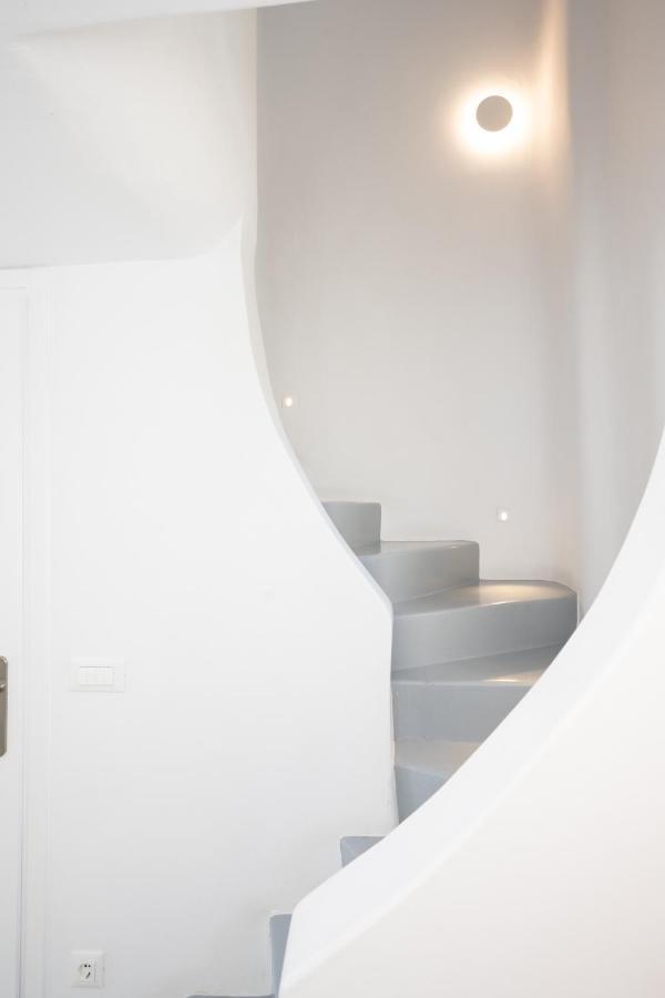 אורנוס Blue, White And Grey Suites מראה חיצוני תמונה