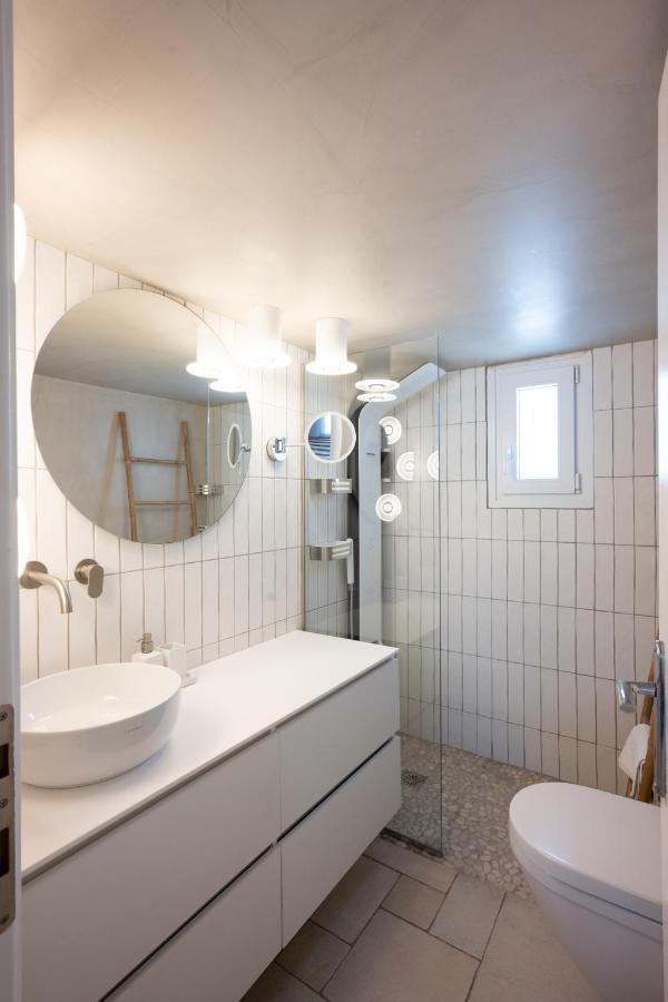 אורנוס Blue, White And Grey Suites מראה חיצוני תמונה
