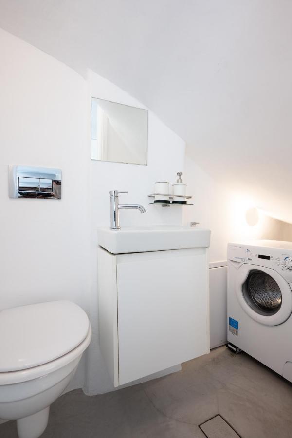 אורנוס Blue, White And Grey Suites מראה חיצוני תמונה