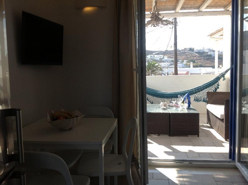 אורנוס Blue, White And Grey Suites מראה חיצוני תמונה
