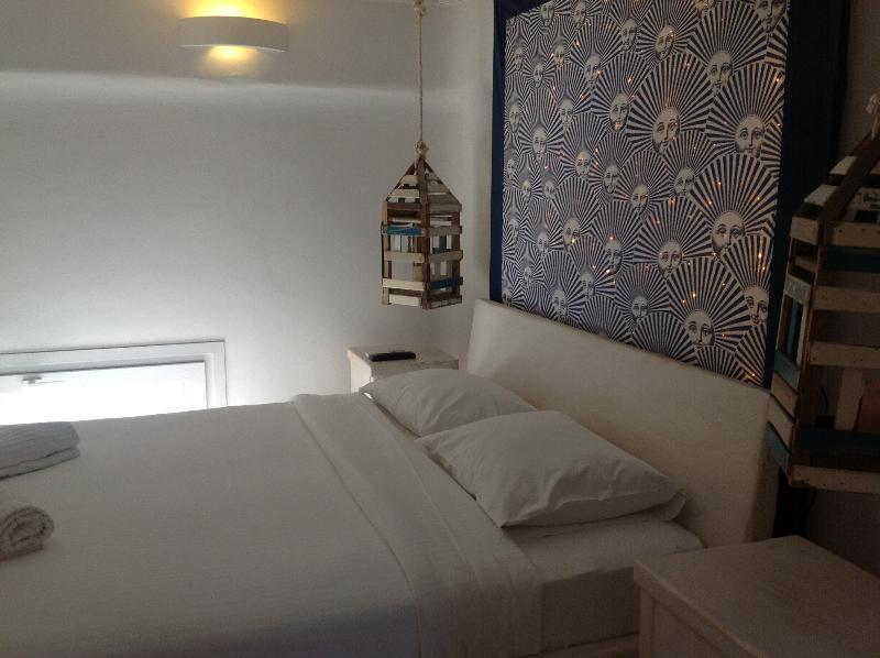 אורנוס Blue, White And Grey Suites מראה חיצוני תמונה